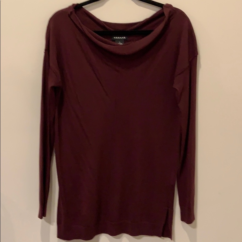 Super flattering cashmere blend burgundy sweater